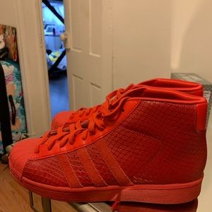 Red Adidas high top shell toe sz 8 men
